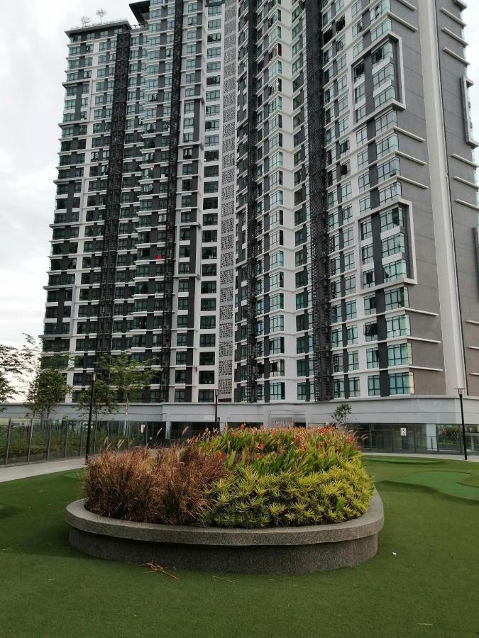 Santai Homestay ไซเบอร์จายา ภายนอก รูปภาพ